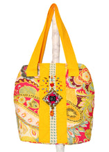 Load image into Gallery viewer, Tasty Paisley deCrea Travel Bag