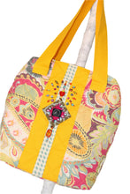 Load image into Gallery viewer, Tasty Paisley deCrea Travel Bag