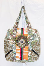 Load image into Gallery viewer, Pretty Palms deCrea Travel Bag